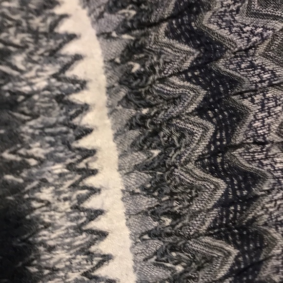 Gorgeous blue,black, white cotton patterned scarf - Picture 5 of 8